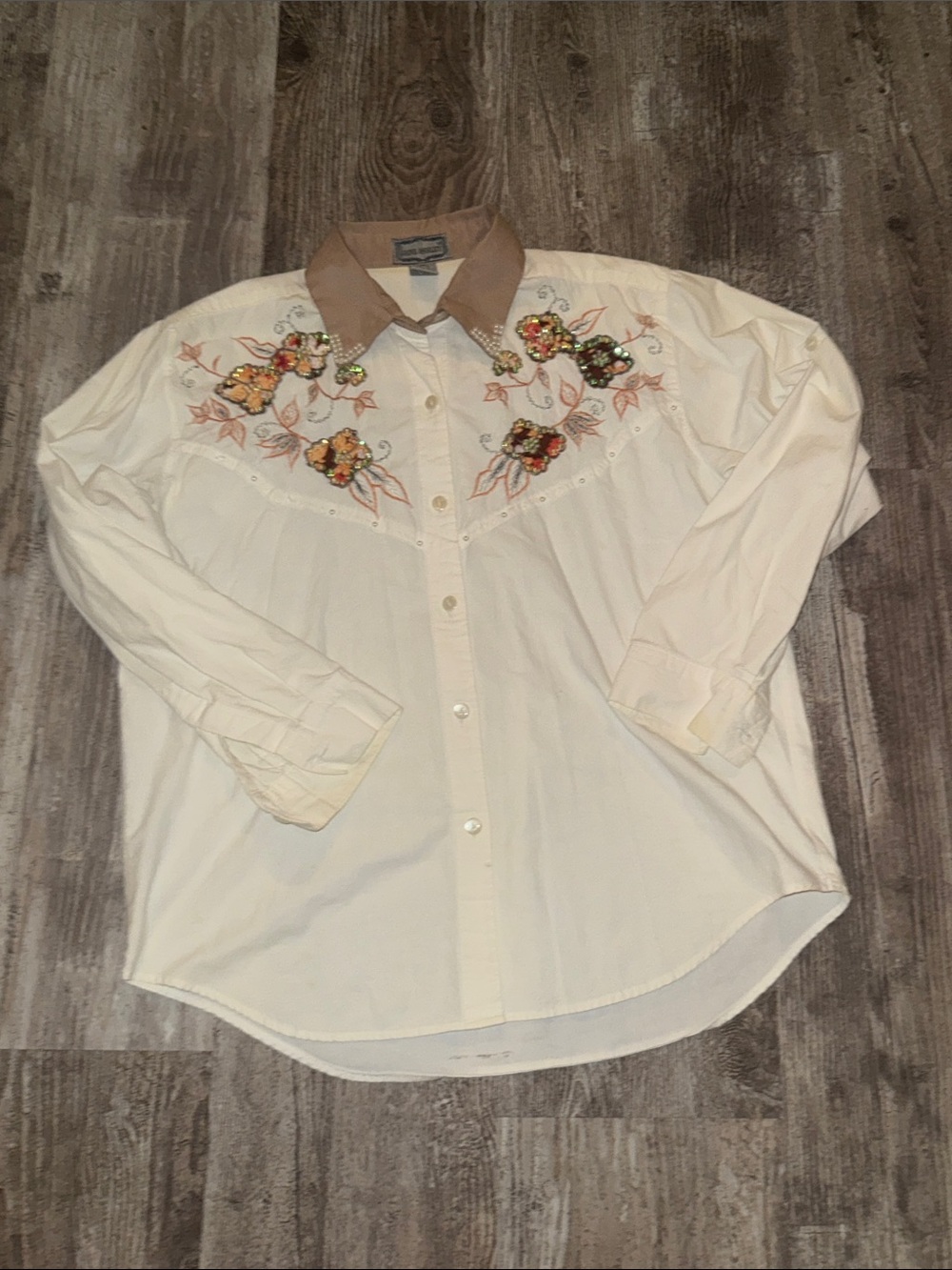 Jane Ashley Cream Button-Down Shirt with Floral Embroidery and Tan Collar